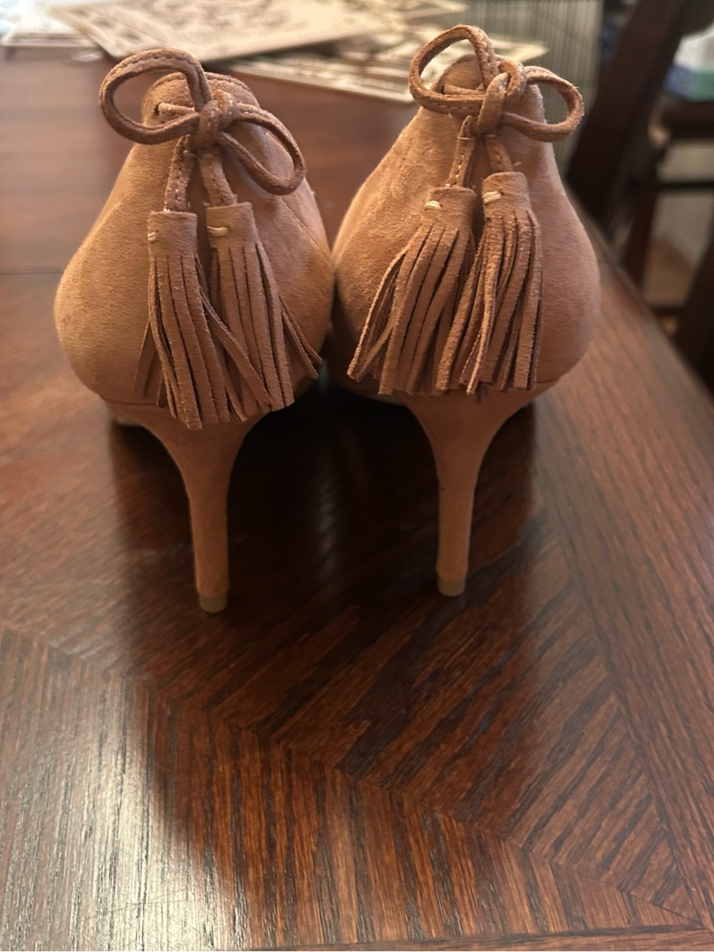 Marc Fisher Tan Suede Pointed Kitten Heel Pumps with Back Tie Size 8.5 - Picture 4 of 7